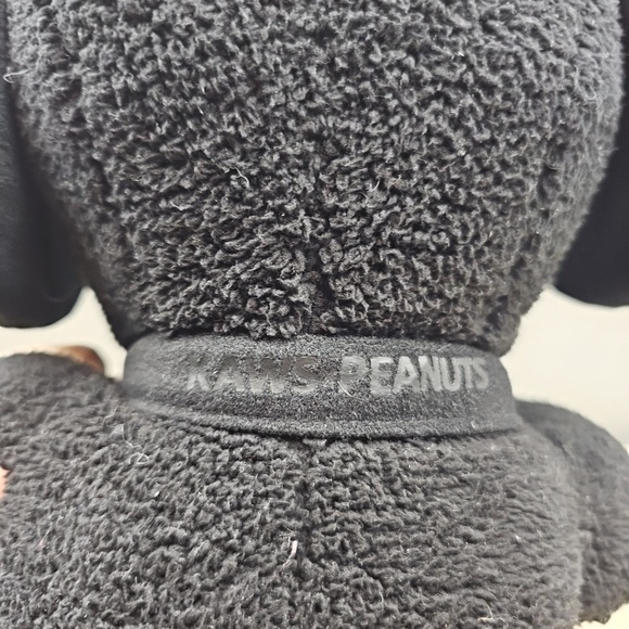 Kaws x Uniqlo x Peanuts Black Snoopy Plush Toy - Picture 3 of 6